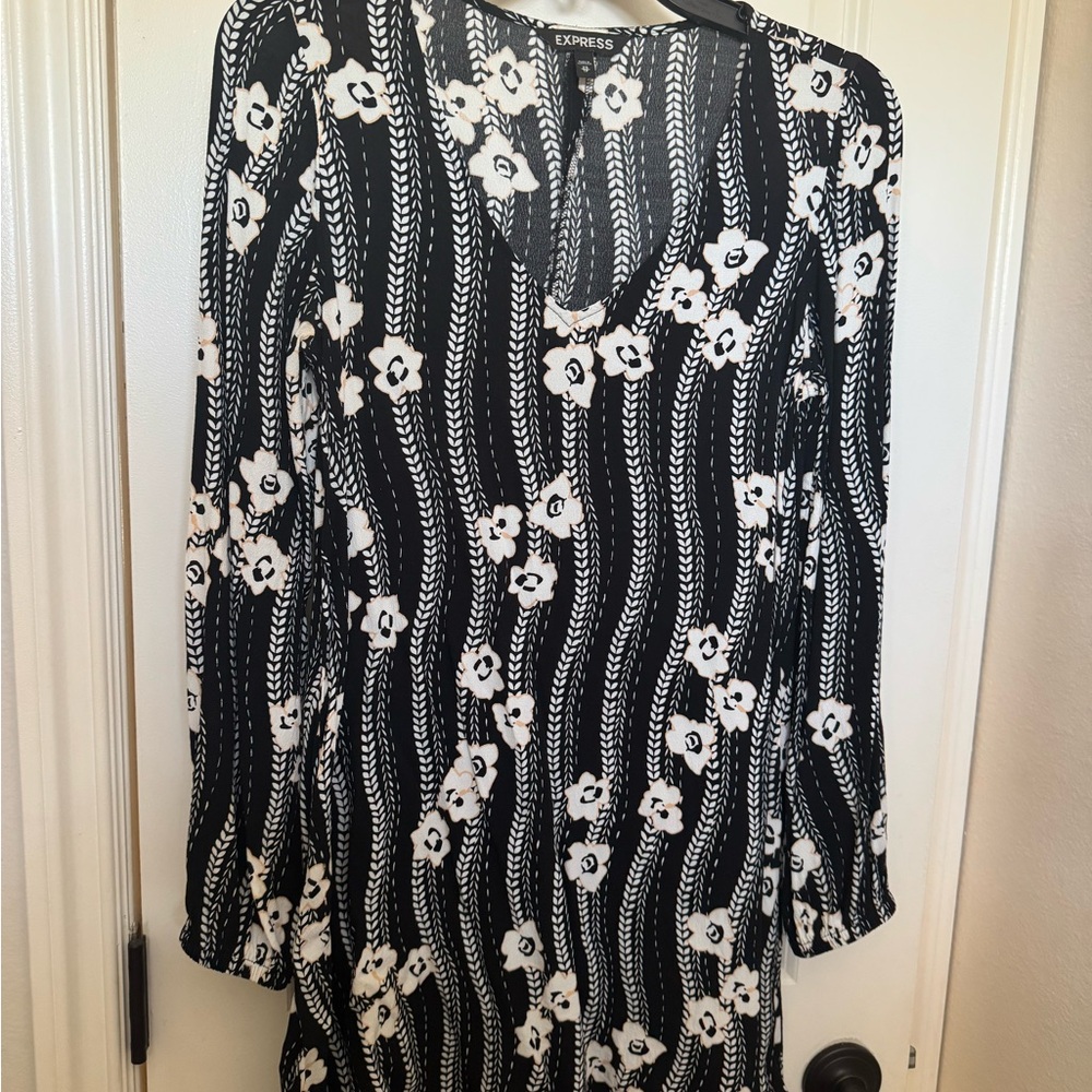 Express Monochrome Floral Patterned Dress